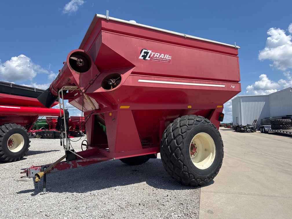 EZ Trail 718 Grain Cart (Experimental)