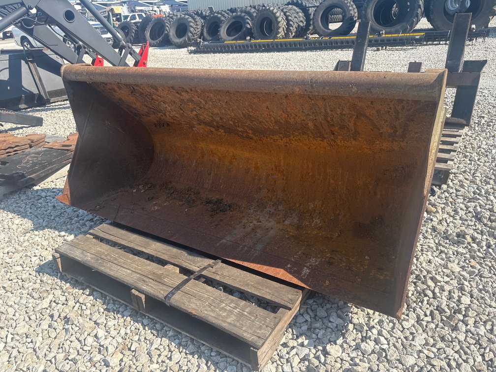 Kubota 66 Inch High Back Bucket
