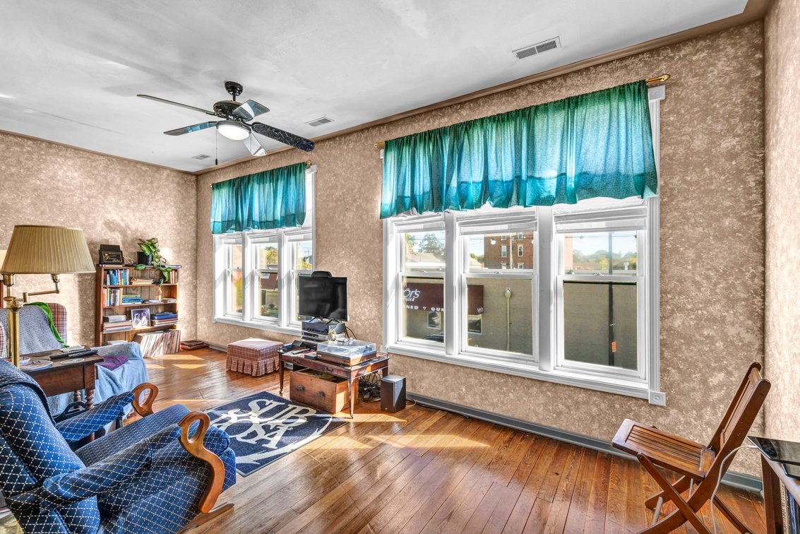 Image for 6050 SF Mixed-Use Retail / 2BR Apartment