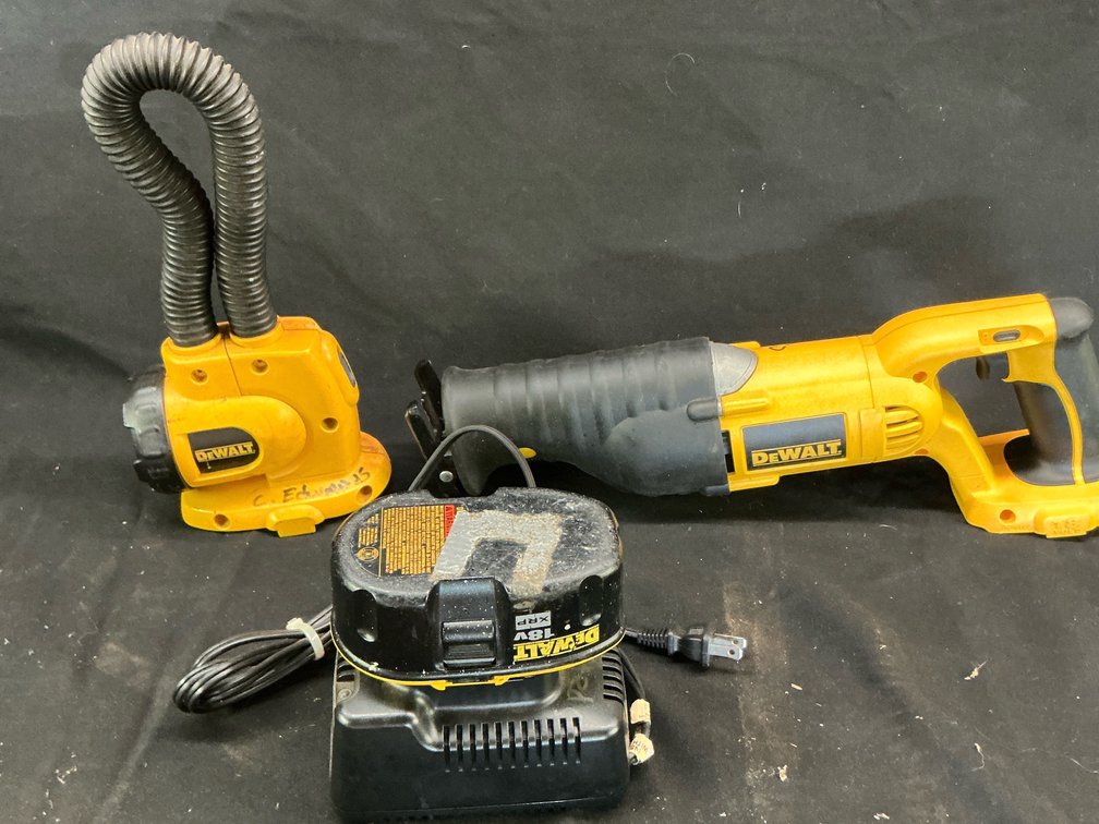 Saw w/charger and light
