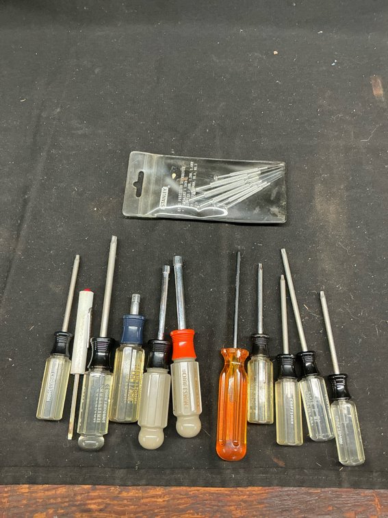 Torque head screwdrivers