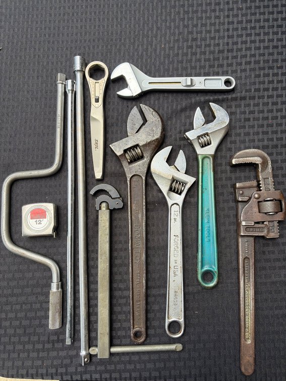 Pipe Wrenches & Crescent Wrenches & Various Drives