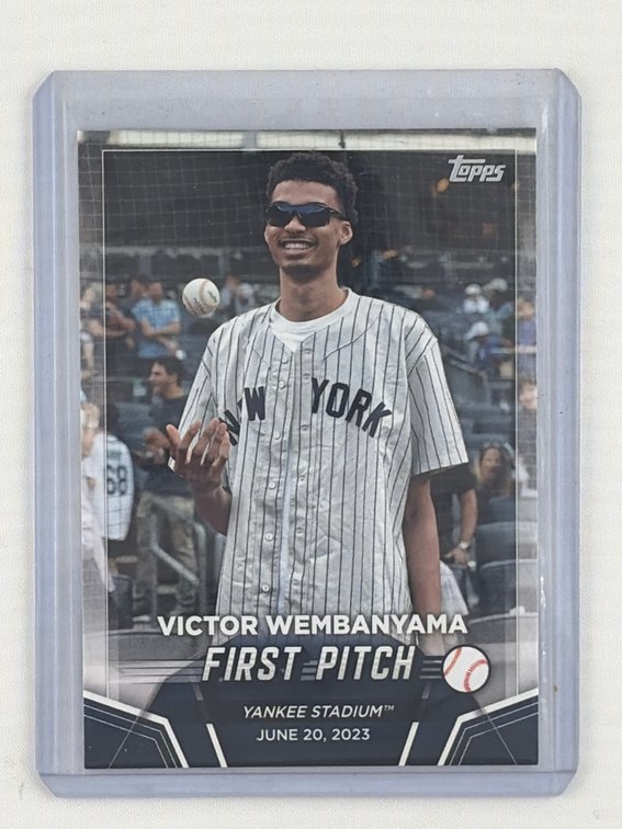 Victor Wembanyama Topps Baseball Card