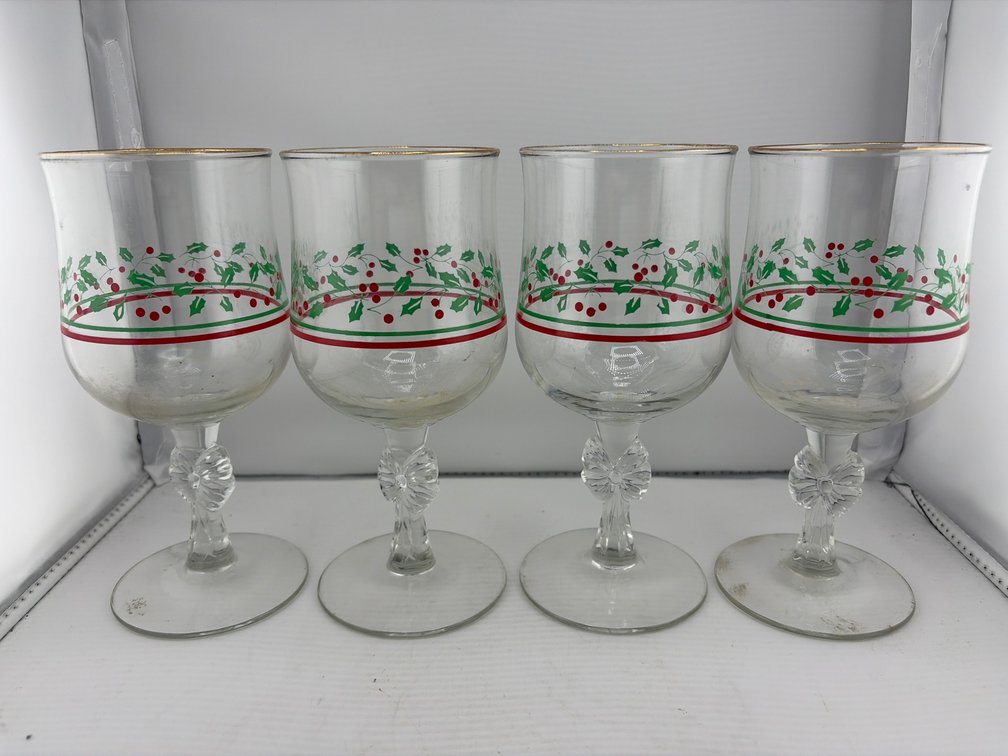 1980’s Vintage Libby Holly Berry Wine Glasses Gold Trim Set