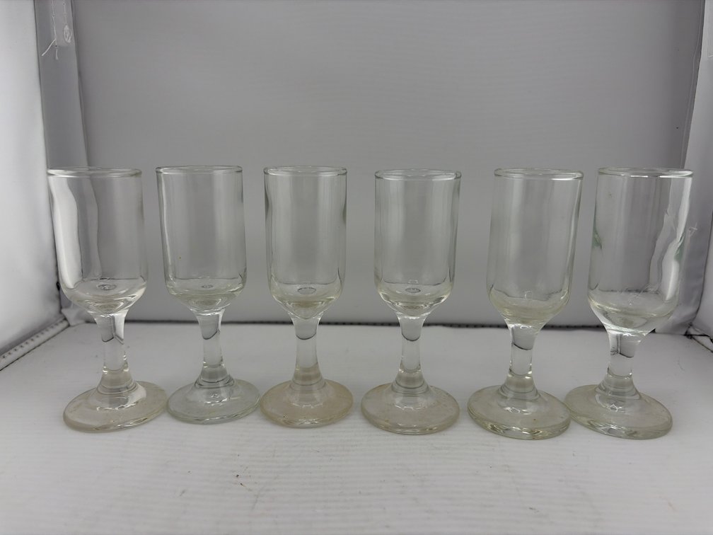 Set of 6 Vintage Anchor Hocking Wine Glasses