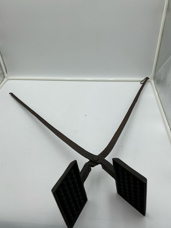 Very old waffle maker w/ makers mark