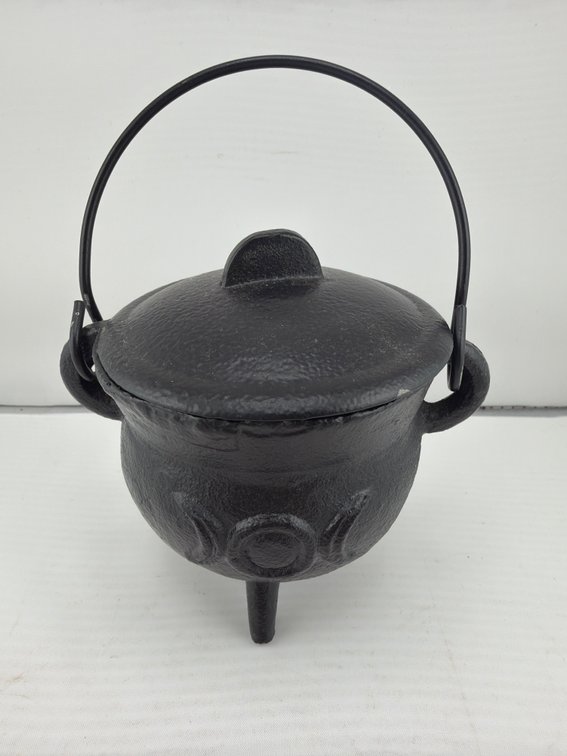Cast Iron Cauldron with Handle & Lin