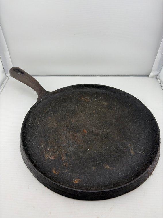 Very Old 9 1/2inch Cast Iron Griddle w/ no markings