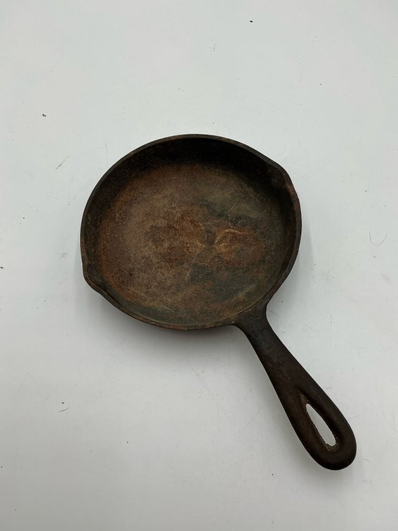 Cast iron skillet 3D double spout