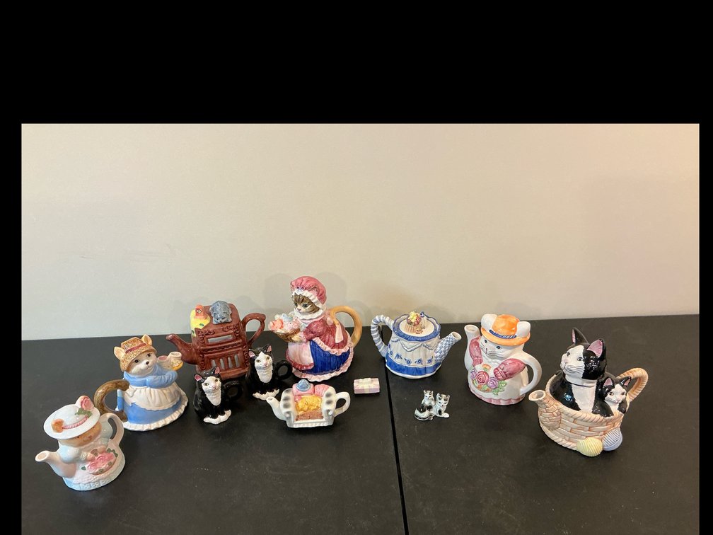 Ceramic cat figurines 
