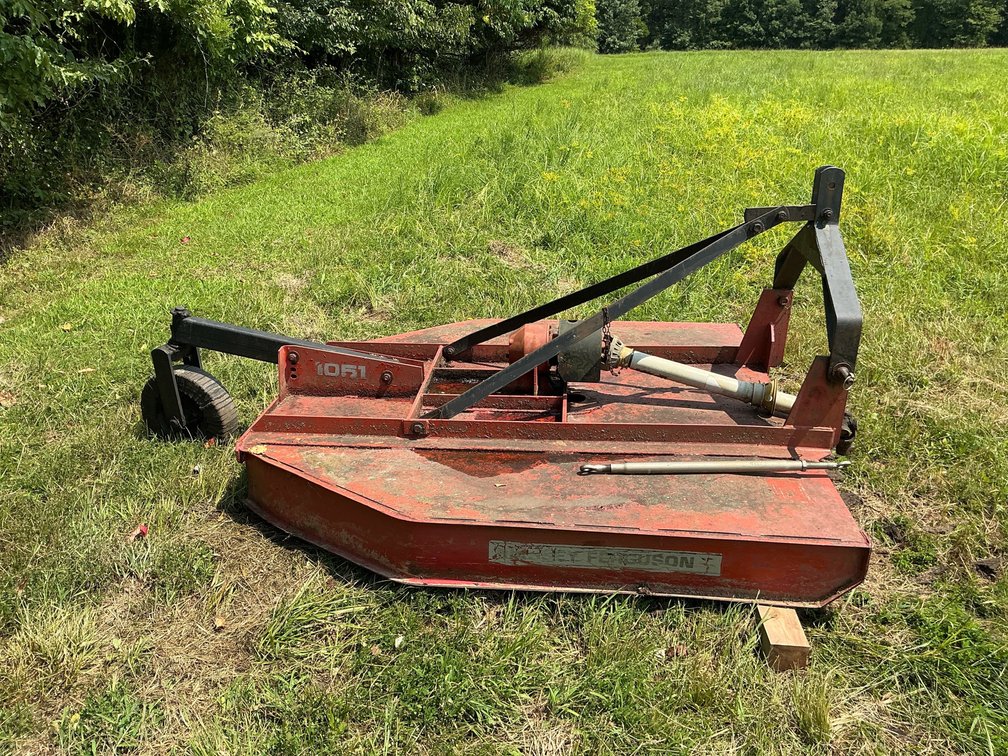 Massey Ferguson 1051 bush hog 6 foot.