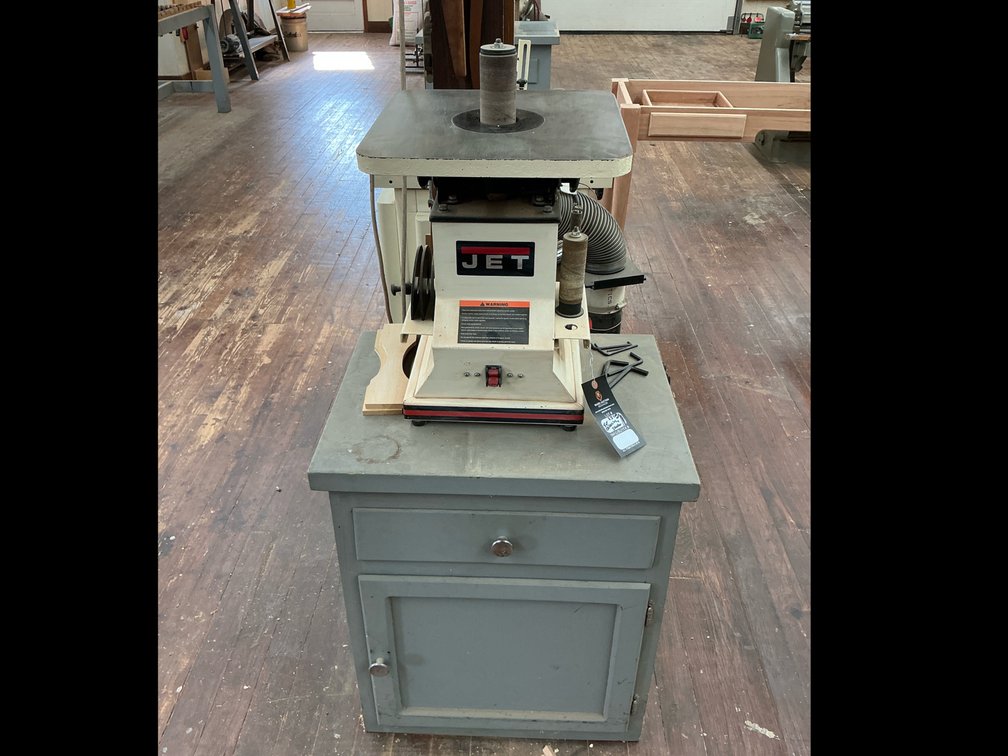 Jet equipment, bench, top oscillating spindle sander with cabinet