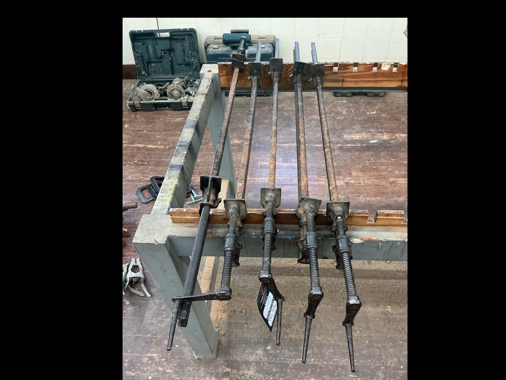 Set a 7 heavy duty wood clamps