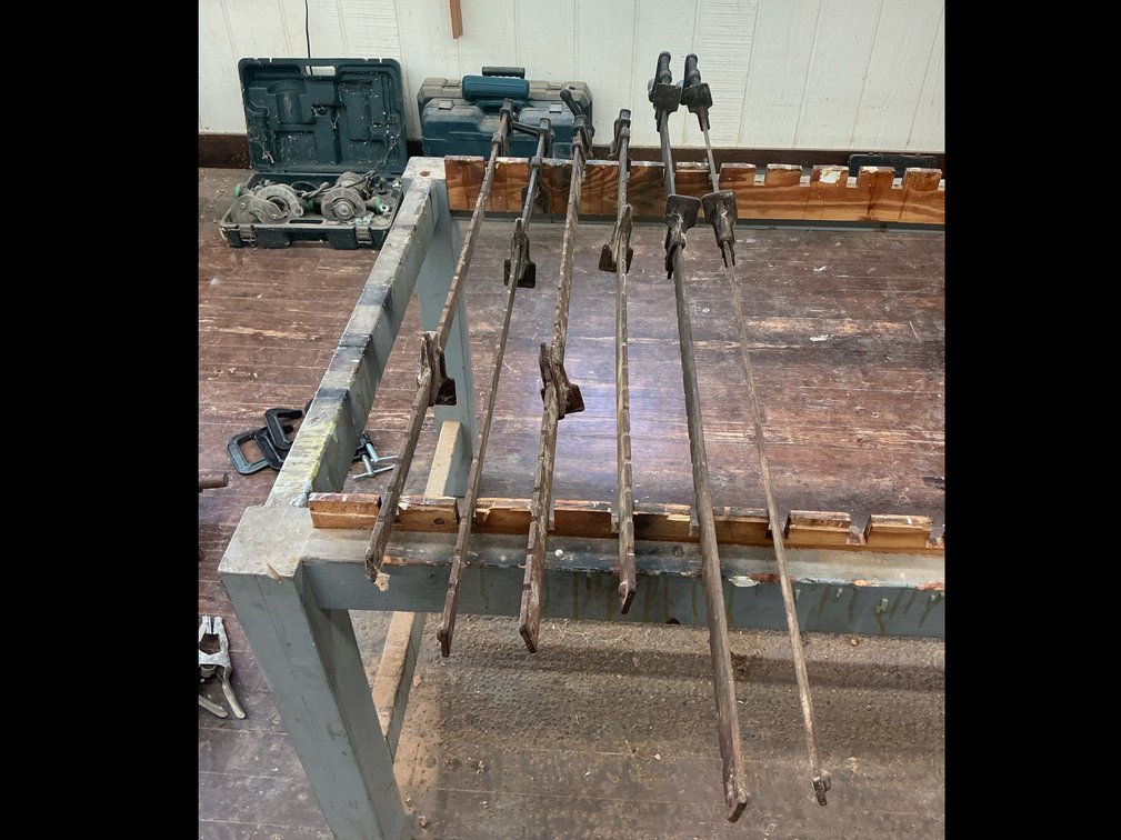Six wood clamps two different sizes