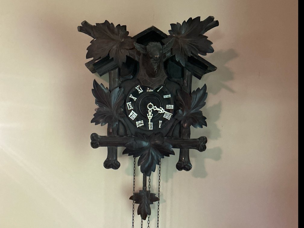 Cuckoo clock antique 