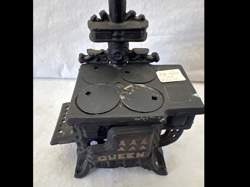 Queen Miniature Cast Iron Stove