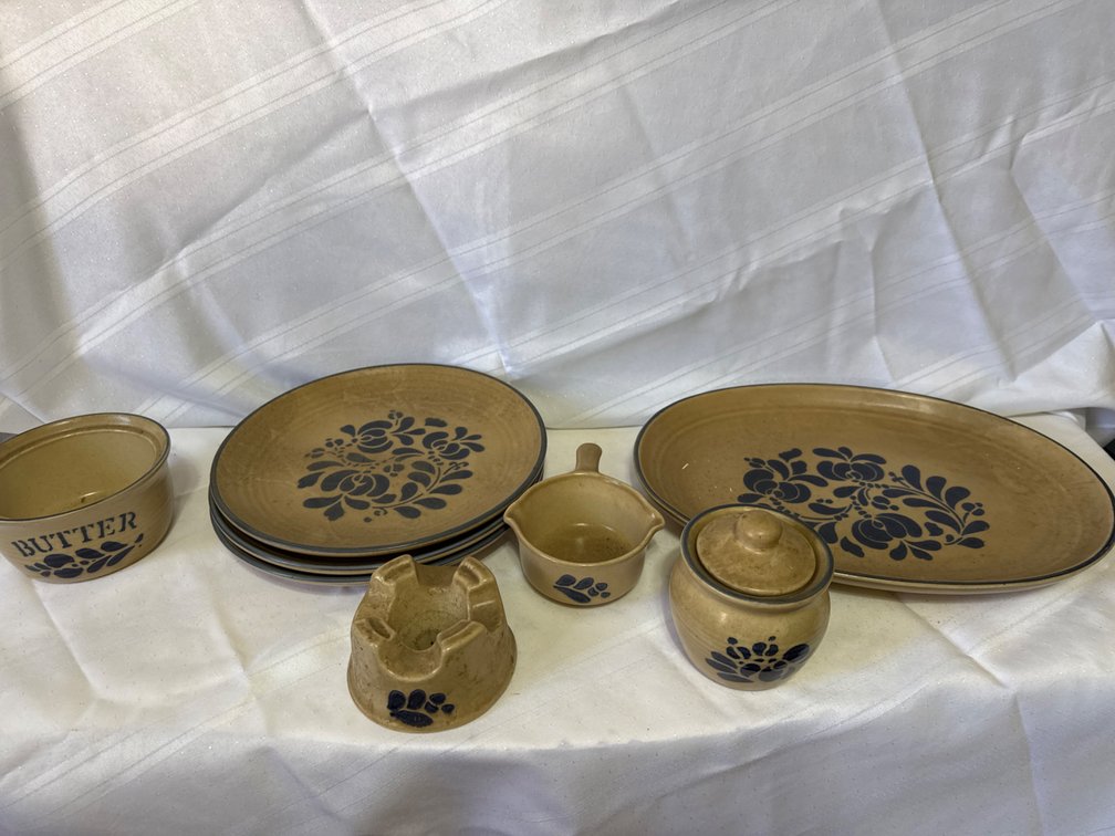 Pfaltzgraff Blue Floral Tan Stoneware Tableware (8 Pieces)