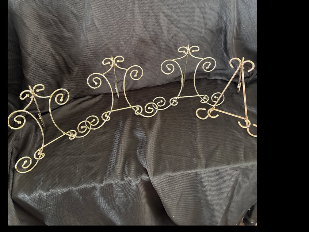 Metal Wire Scrolled Tabletop Display Easels (4)