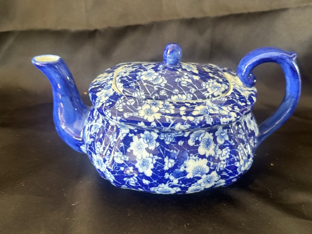 Blue and White Floral Patterned Ceramic Teapot with Lid
