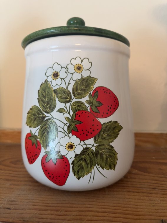 Image for Vintage Collectibles, McCoy Pottery, Antiques, Artwork & More – Fayetteville Online Estate Sale