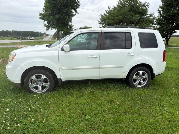 Image for Mixed Estate Auction Featuring a Honda Pilot, Antiques, Furniture, Vinyl Records, Tools & Household Treasures