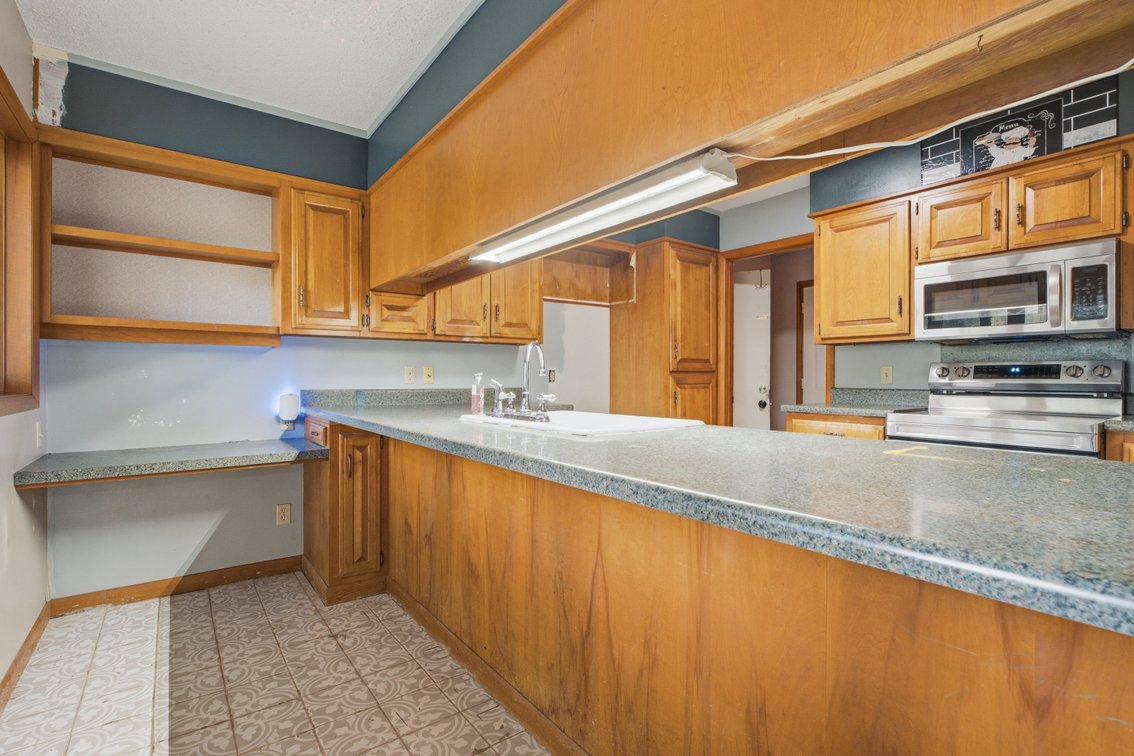 Image for Fayetteville, AR | 5 Beds | 3 Baths | 2,900 SQFT | 0.80 Acre Lot | Excellent School District