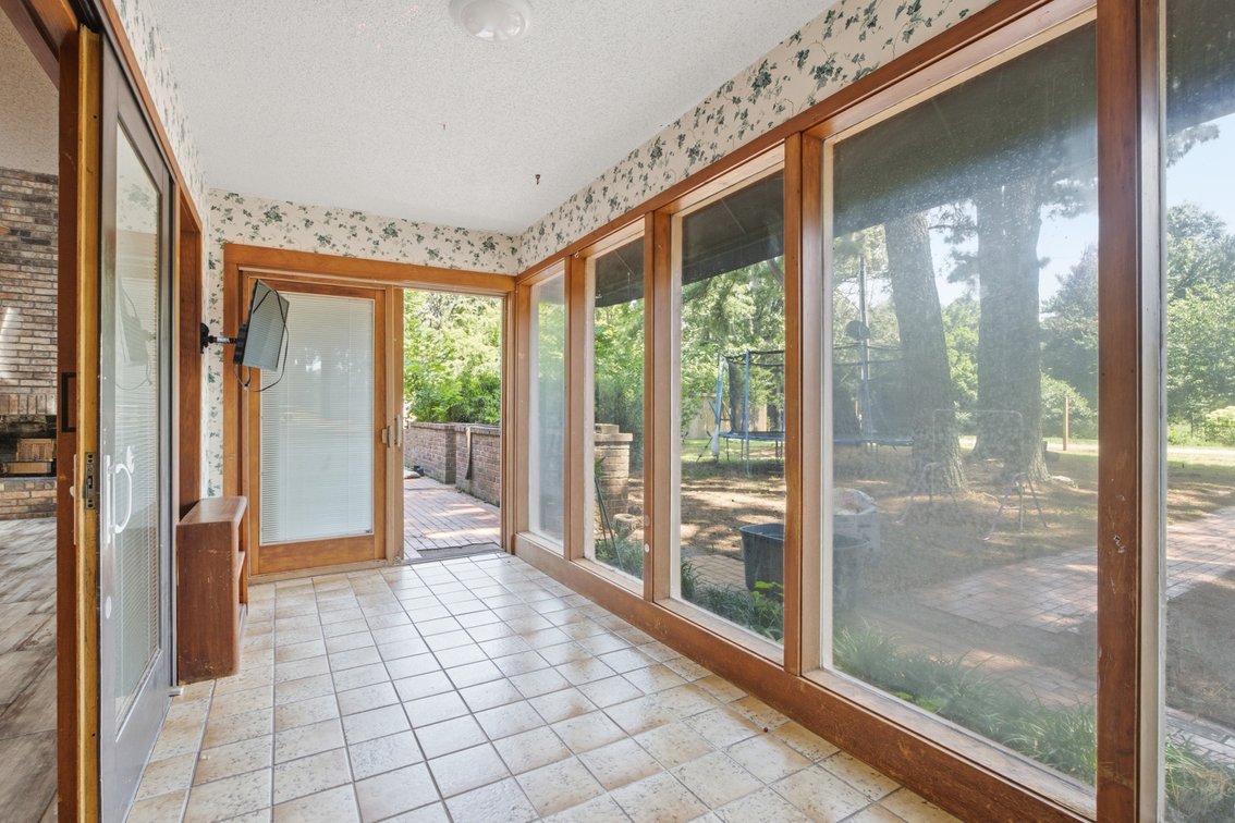 Image for Fayetteville, AR | 5 Beds | 3 Baths | 2,900 SQFT | 0.80 Acre Lot | Excellent School District