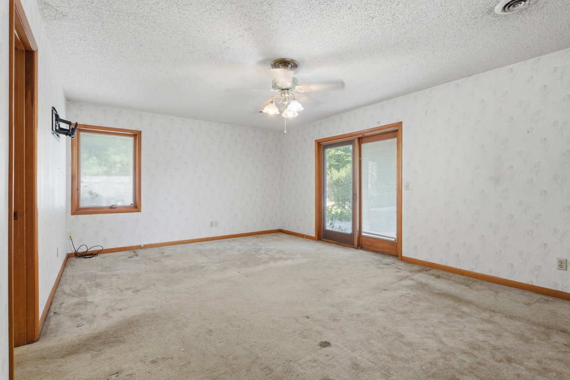 Image for Fayetteville, AR | 5 Beds | 3 Baths | 2,900 SQFT | 0.80 Acre Lot | Excellent School District