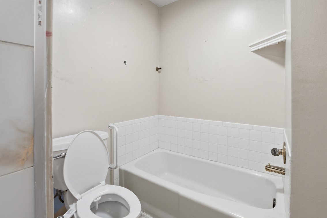 Image for Fayetteville, AR | 5 Beds | 3 Baths | 2,900 SQFT | 0.80 Acre Lot | Excellent School District