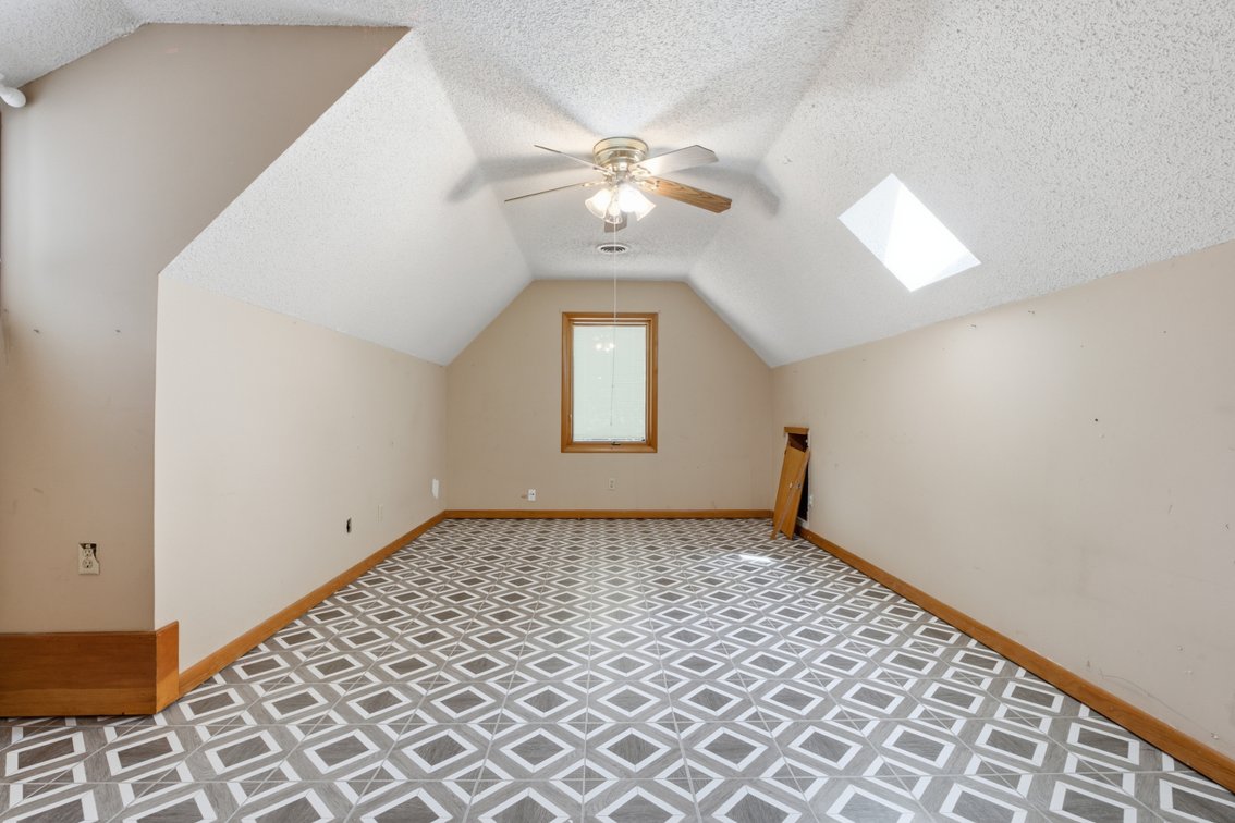 Image for Fayetteville, AR | 5 Beds | 3 Baths | 2,900 SQFT | 0.80 Acre Lot | Excellent School District