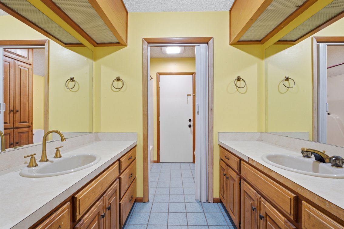 Image for Fayetteville, AR | 5 Beds | 3 Baths | 2,900 SQFT | 0.80 Acre Lot | Excellent School District