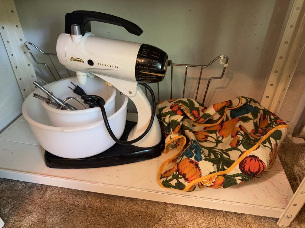 Sunbeam Mixmaster Stand Mixer with Mixing Bowls and Cover