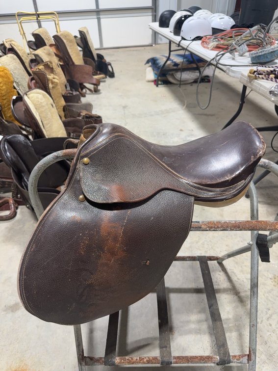 English-Style Brown Leather Horse Saddle, 15 Inch Seat