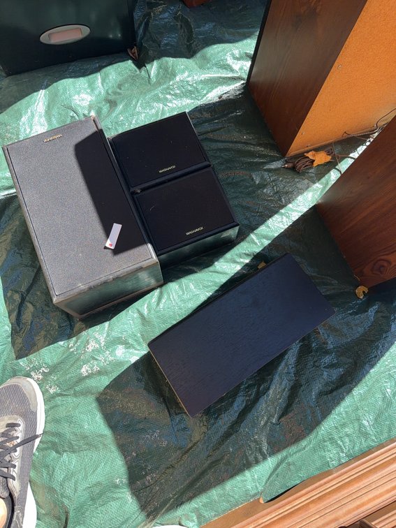 Magnavox Speaker Lot, Includes Two Large and Two Small Speakers