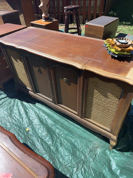 Fisher Futura Stereo Console With Turntable And Radio, Model F-58