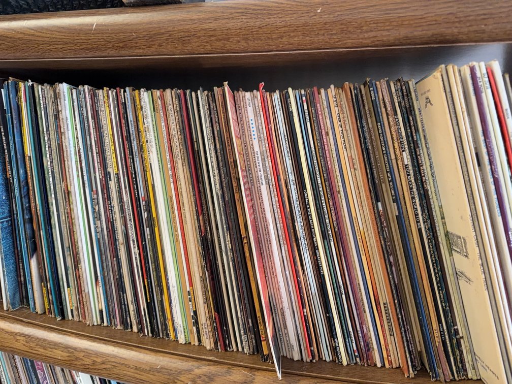 Large Assortment of Classic Vinyl Records Johnny Cash, Jimmy Dean, Denver