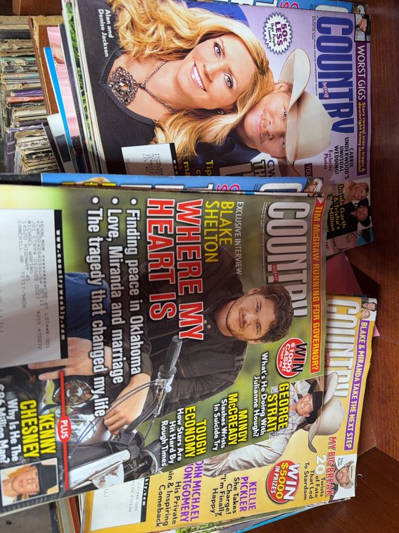 Country Weekly Magazine Collection Featuring Dolly Parton and Toby Keith