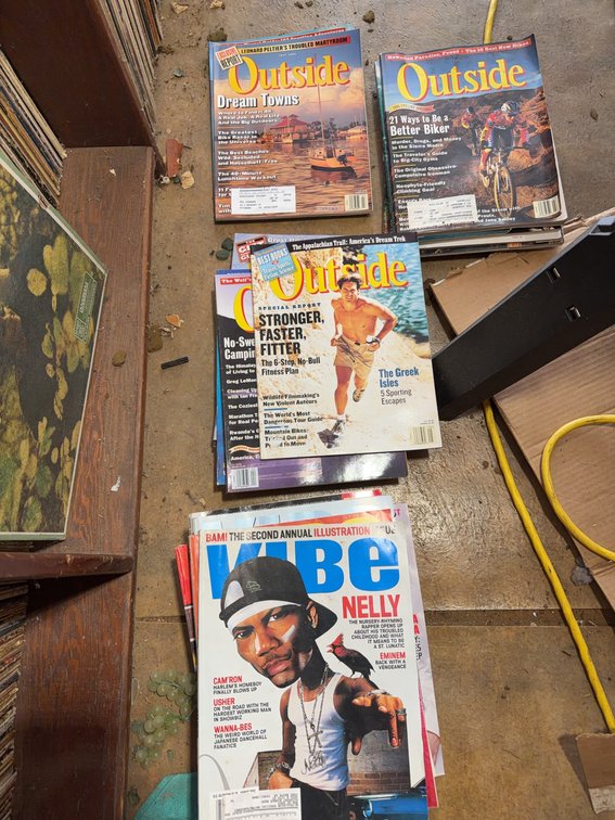 Outside, Guitar World, Details, Stuff, Maxim, Vibe Magazines Lot