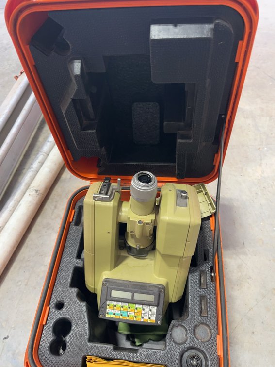 Leica Wild T1600 TC1600 Total Station With Hard Case and Manual