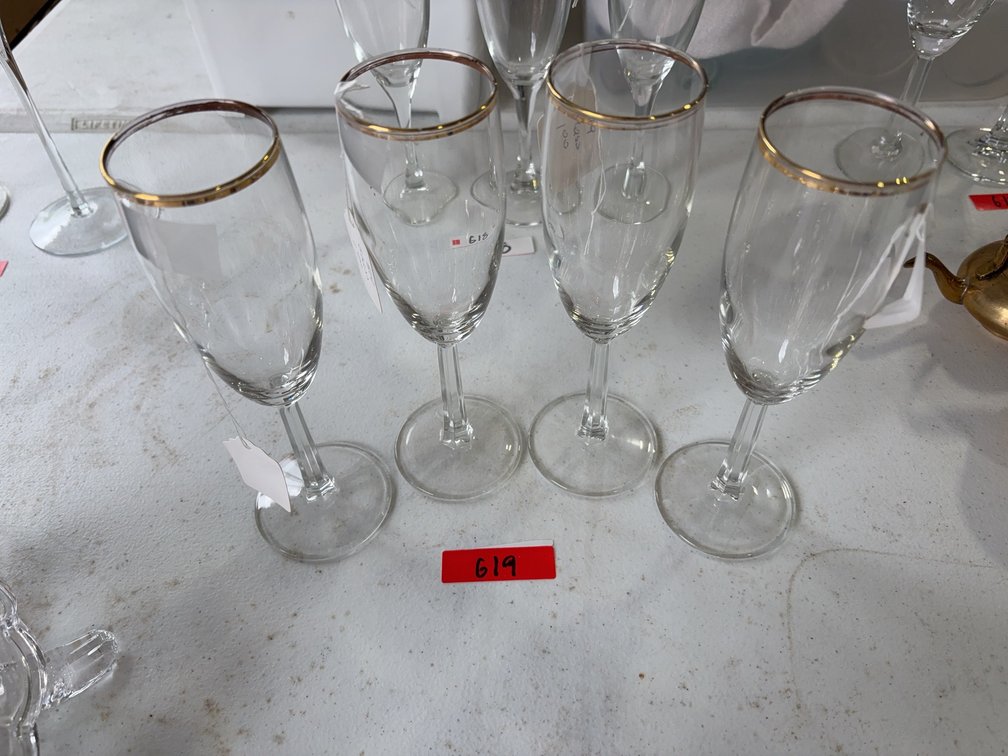 4 Clear Glass Champagne Flutes with Gold Rim