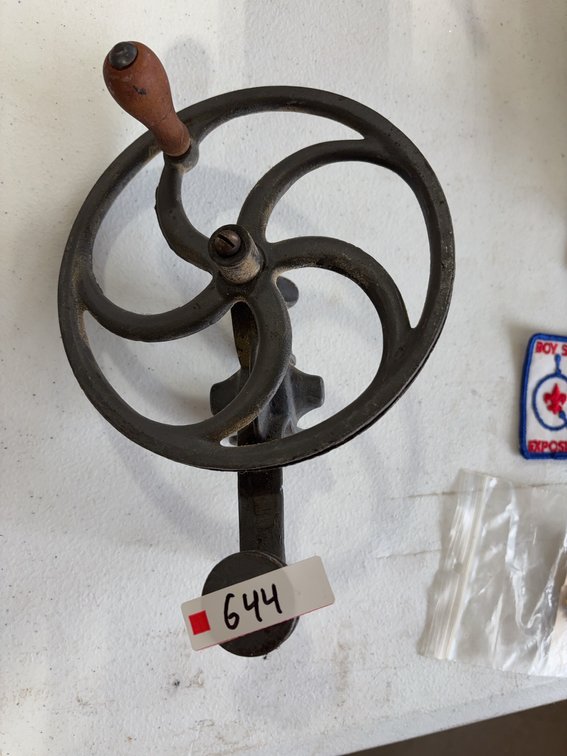 Cast Iron Hand-Crank Drill Press Clamp-On Vise with Wooden Handle