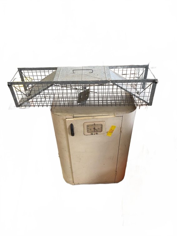 Westinghouse Electric Oven Timer Cabinet with Metal Live Animal Trap