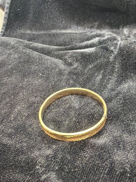 14K Yellow Gold Engraved Hinged Bangle Bracelet