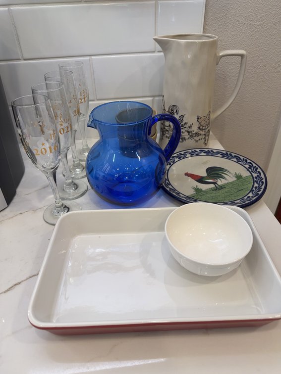 Kitchenware Lot: Creative Co-Op Pitcher, Chrissy Teigen Bowls, Mexican Plate, Bakeware