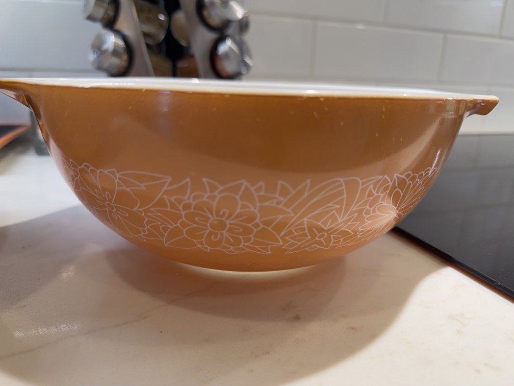 2 Pyrex Mixing Bowls, Texas Ware Melamine Bowl, Ceramic Rooster Trivet