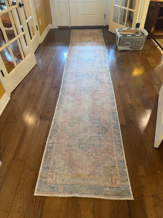 Surya Amelie Collection Machine Woven 27" x 14' Polyester Runner Rug, Türkiye