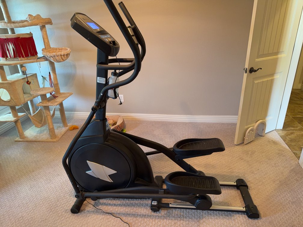 XTERRA FS400 Elliptical Trainer With Digital Console and Adjustable Resistance
