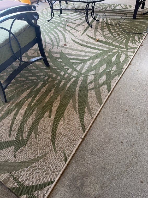 8 1/2’ x 13’ Outdoor Rug With Green Leaf Pattern