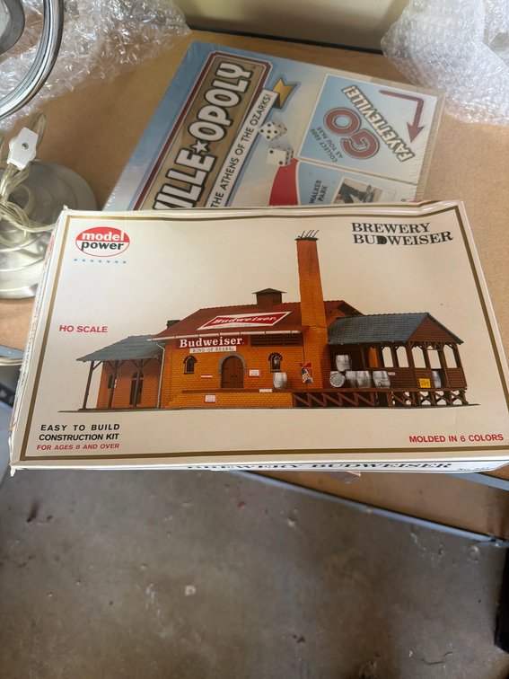 Model Power HO Scale Budweiser Brewery Construction Kit No. 487-1