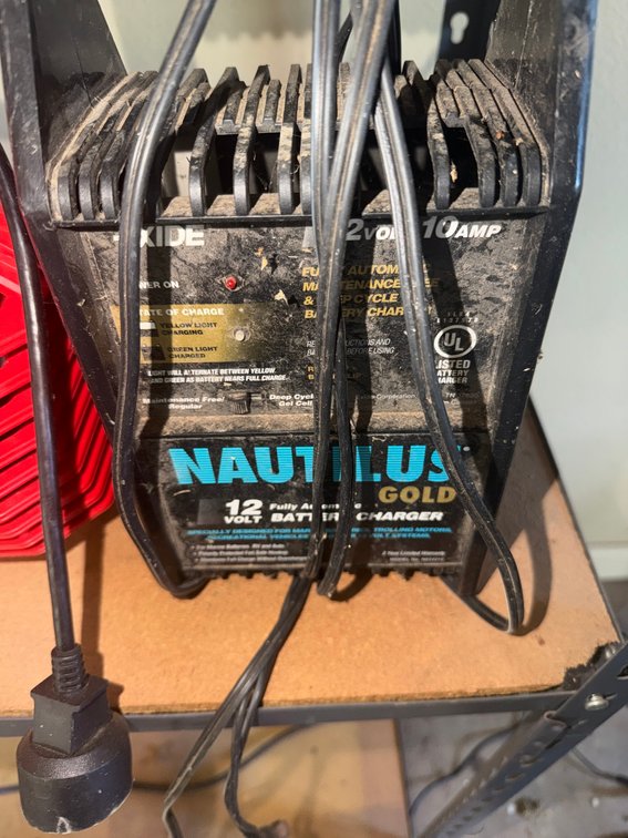 Nautilus Gold 12V Battery Charger 10 Amp Automatic Maintainer